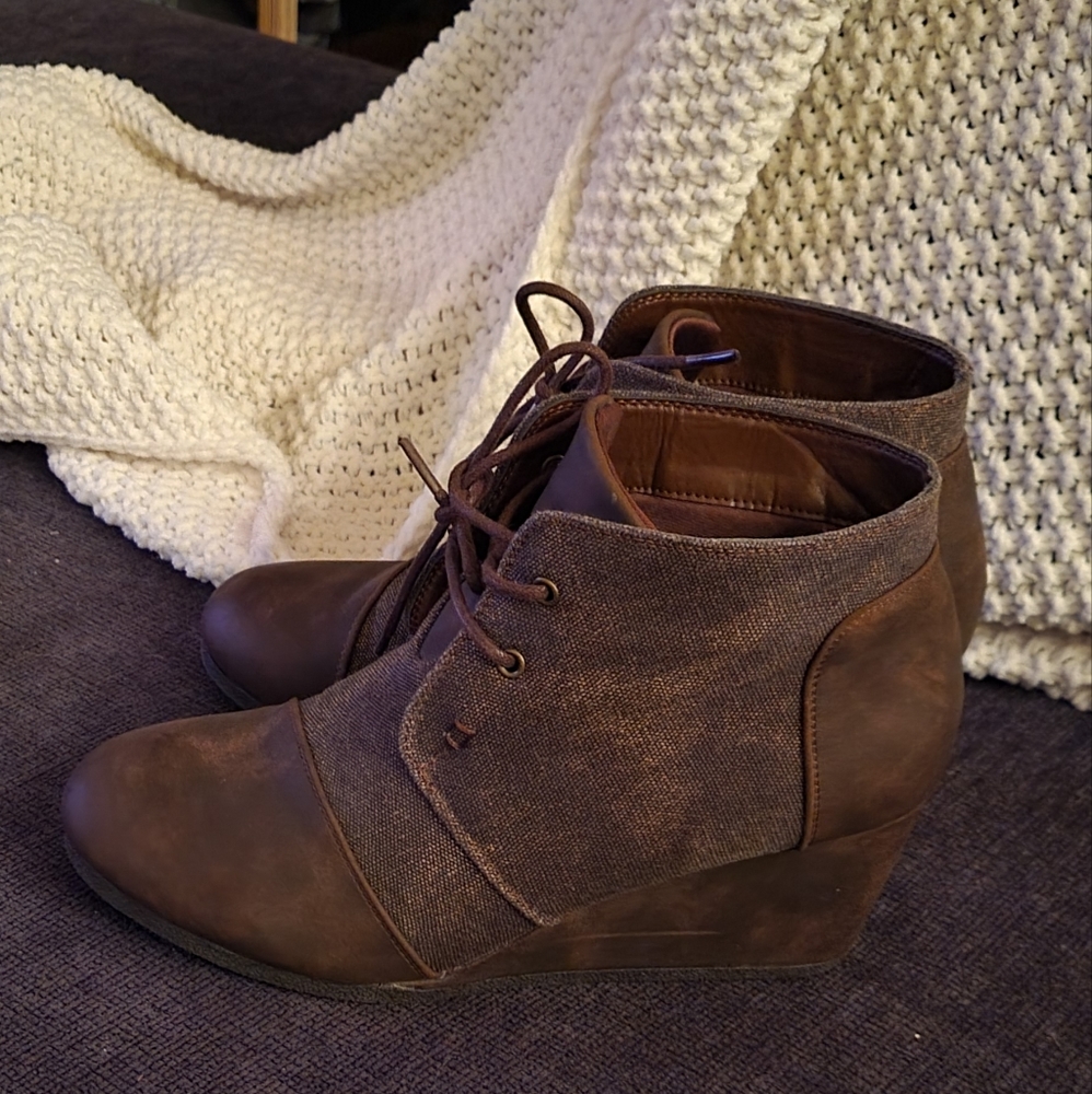 Pierre Dumas booties size 10